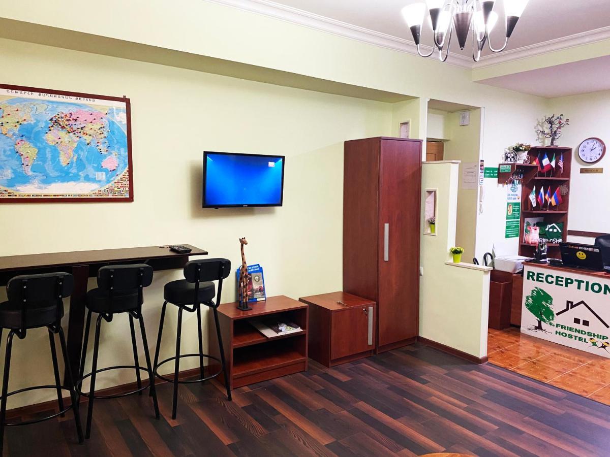 Friendship Hostel & Tours Jerevan Buitenkant foto
