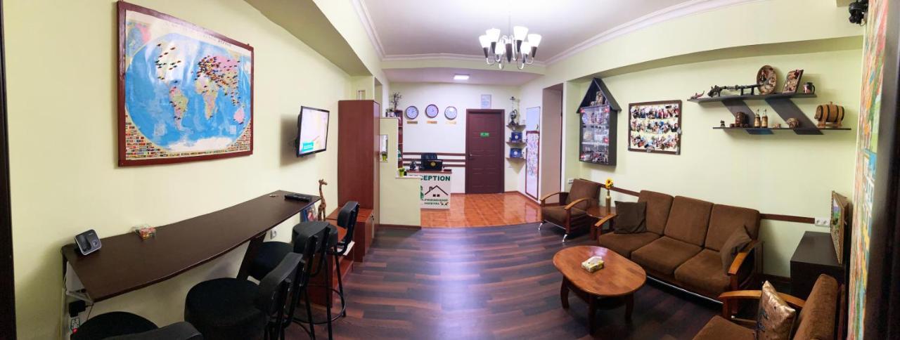 Friendship Hostel & Tours Jerevan Buitenkant foto