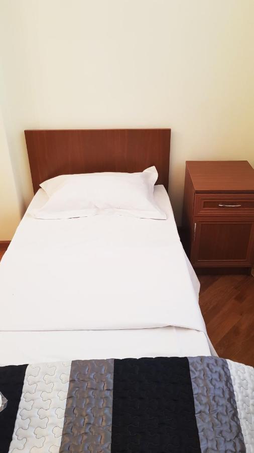 Friendship Hostel & Tours Jerevan Buitenkant foto