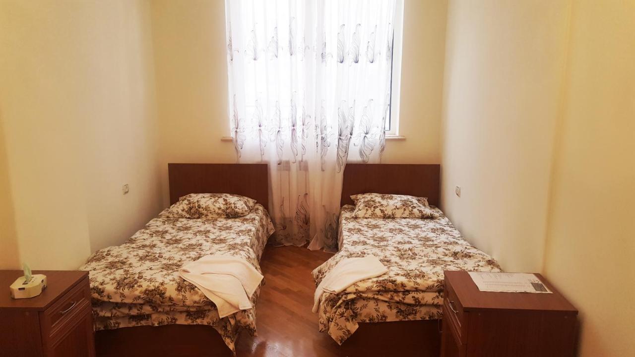 Friendship Hostel & Tours Jerevan Buitenkant foto