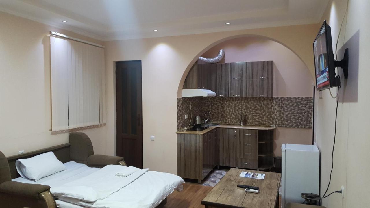 Friendship Hostel & Tours Jerevan Buitenkant foto