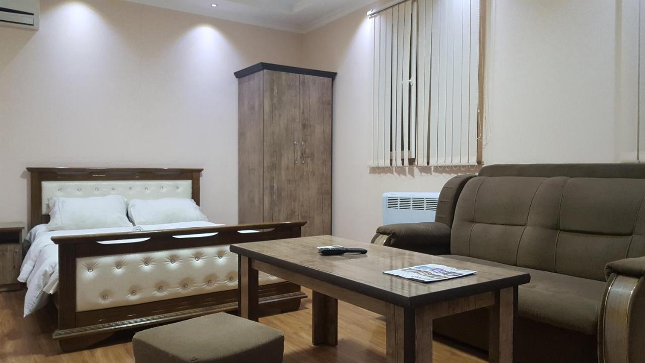 Friendship Hostel & Tours Jerevan Buitenkant foto
